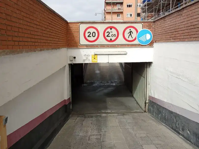 Parking de Garaje de alquiler en Alcobendas con Alarma