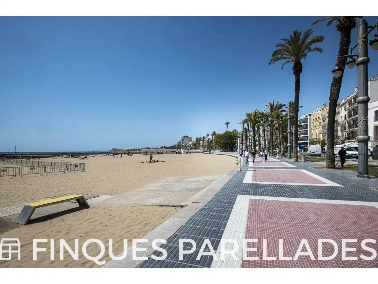 Außenansicht von Dachboden zum Verkauf in Sitges mit Klimaanlage, Heizung und Terrasse