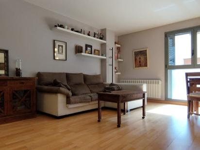 Sala d'estar de Pis en venda en Vic amb Calefacció i Forn