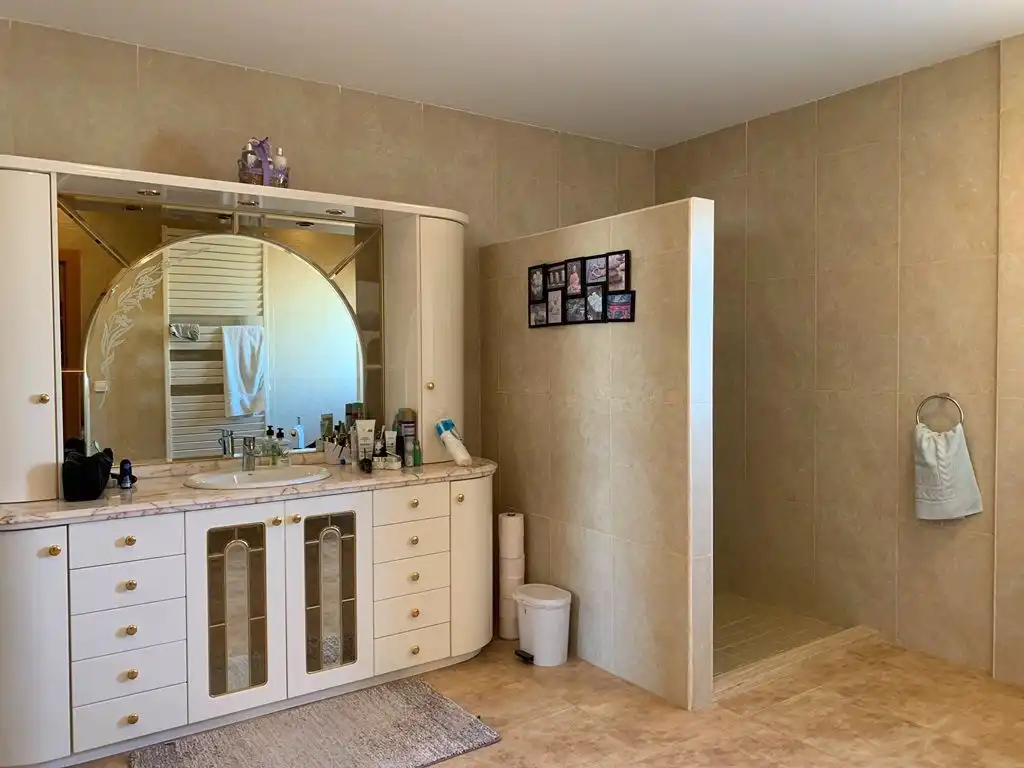 Bathroom of Houses for sale in L'Alfàs del Pi  with Air Conditioner, Heating and Private garden