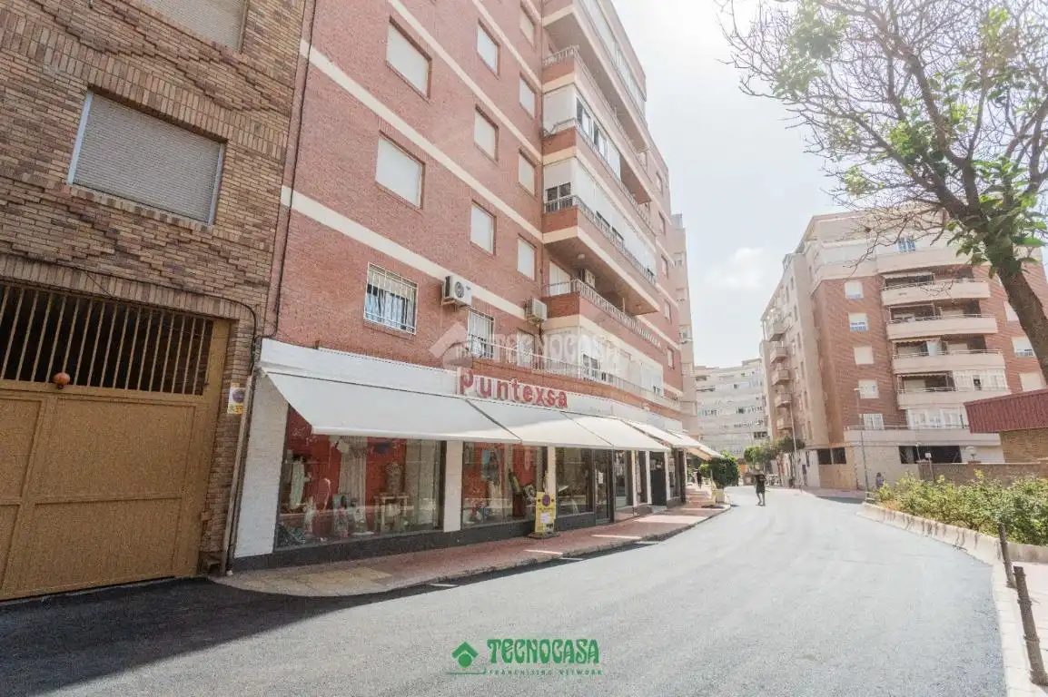 Vista exterior de Piso en venta en Almería con Aire acondicionado