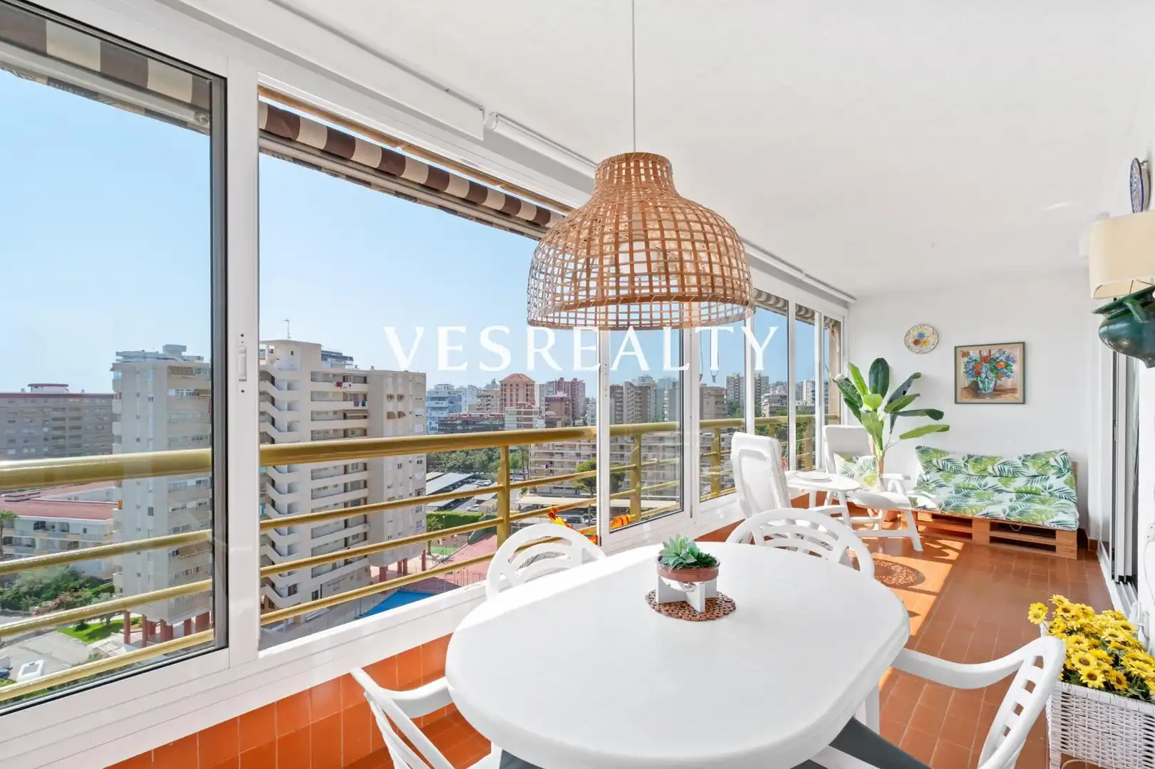 Vista exterior de Piso de alquiler en Alicante / Alacant con Amueblado, Balcón y Piscina comunitaria