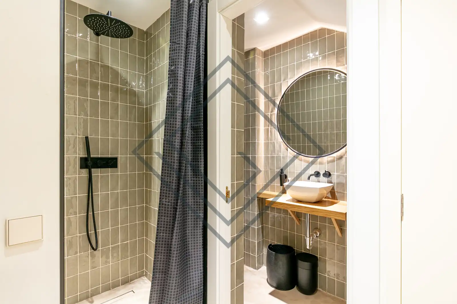 Bathroom of Office for sale in Madrid