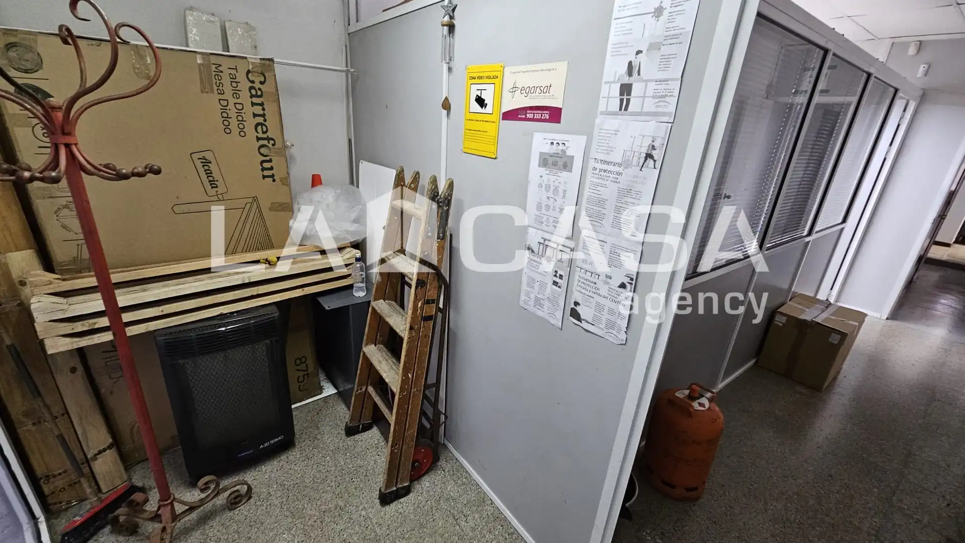 Local comercial en venda a Can Mariner, imagen 5