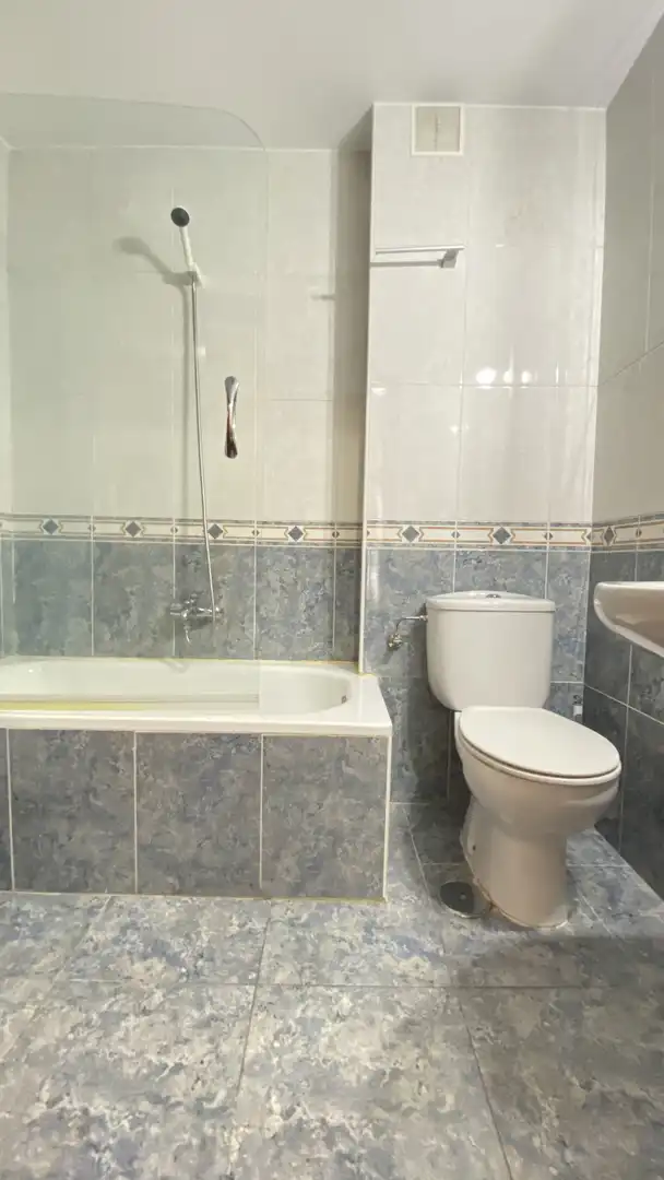 Bany de Pis en venda en Entrambasaguas amb Calefacció, Jardí privat i Piscina