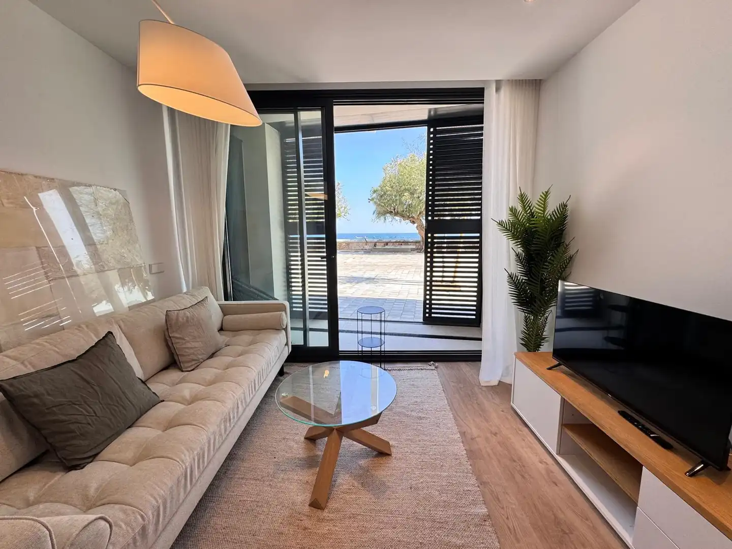 Sala d'estar de Planta baixa en venda en L'Escala amb Aire condicionat, Calefacció i Terrassa