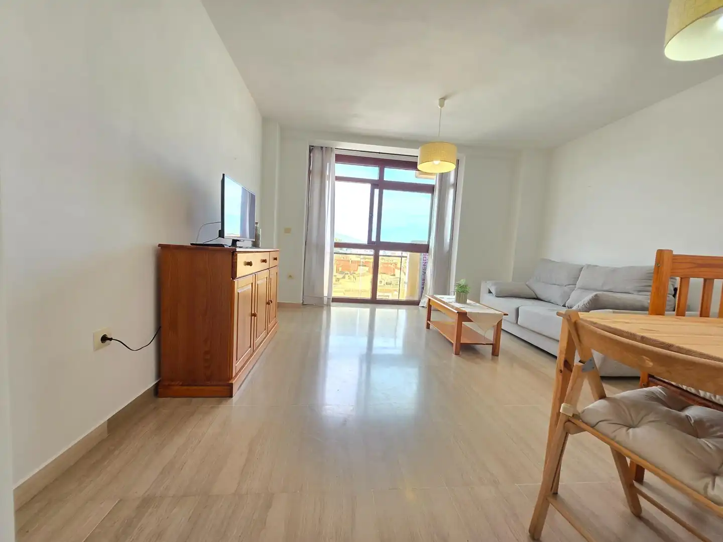 Wohnzimmer von Wohnungen zum Verkauf in Fuengirola mit Klimaanlage, Heizung und Terrasse