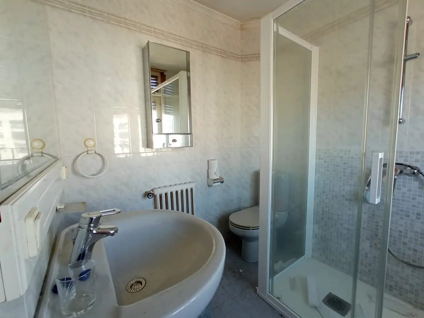 Baño de Piso en venta en Burgos con Calefacción, Parquet y Balcón
