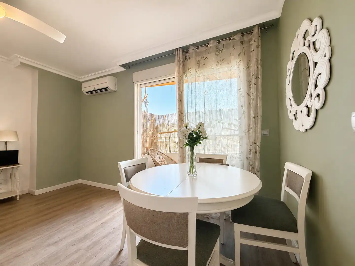 Dining room of Flat for sale in La Pobla de Vallbona  with Air Conditioner, Furnished and Oven