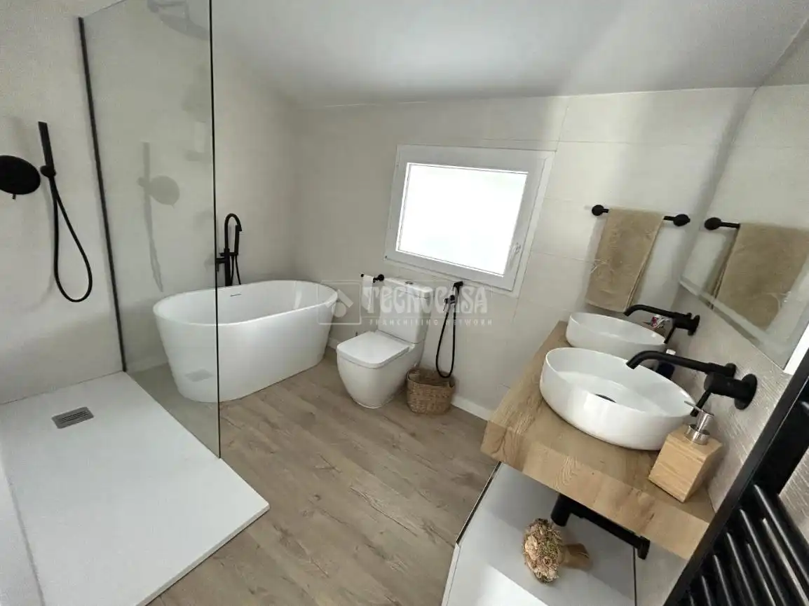 Baño de Casa o chalet en venta en Villalbilla con Calefacción y Piscina
