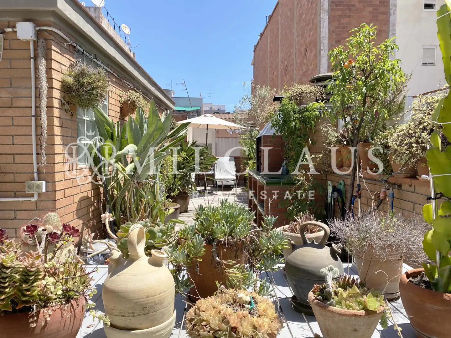 Terrasse von Einfamilien-Reihenhaus zum Verkauf in L'Hospitalet de Llobregat mit Klimaanlage, Heizung und Parkett