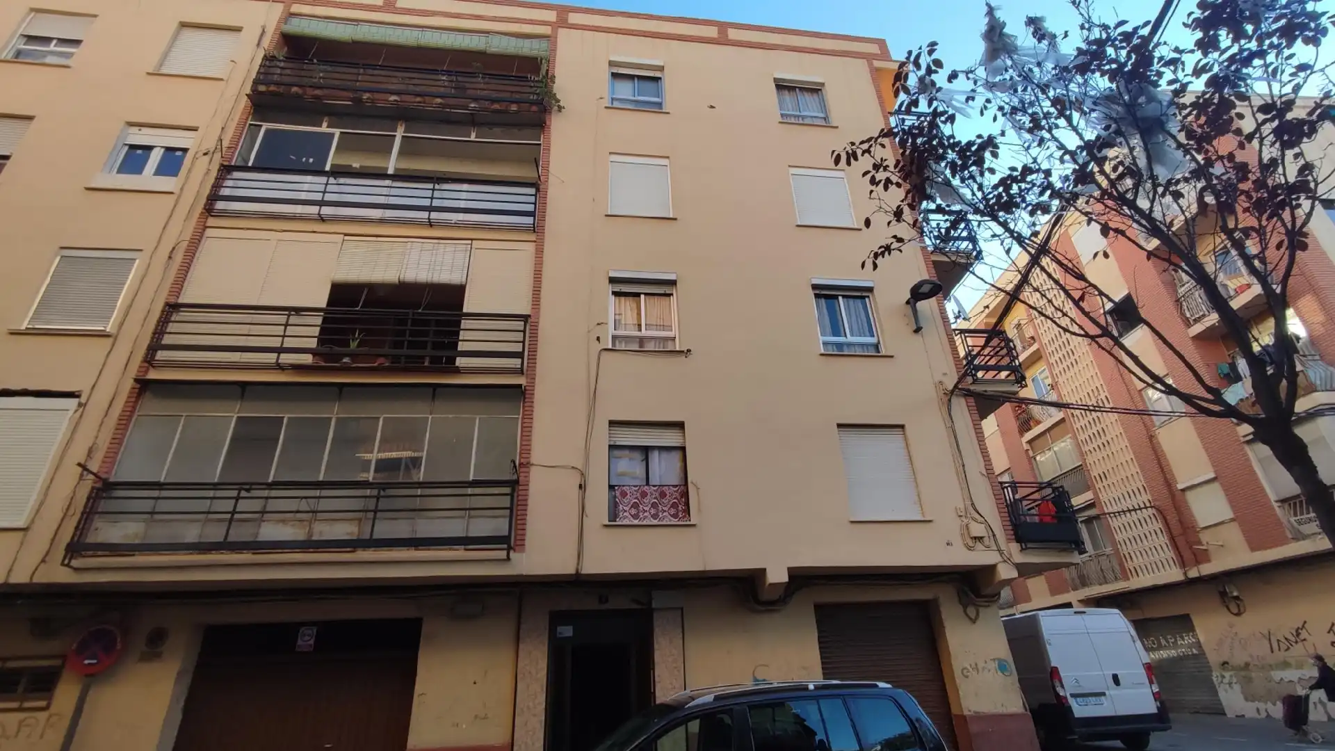 Vista exterior de Local en venta en Torrent