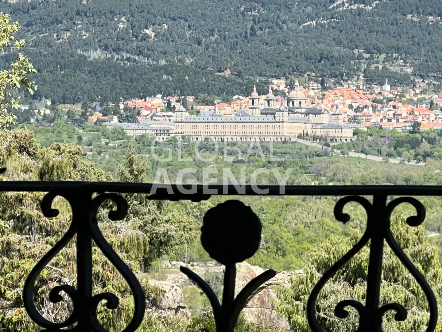 Vista exterior de Terreny en venda en El Escorial