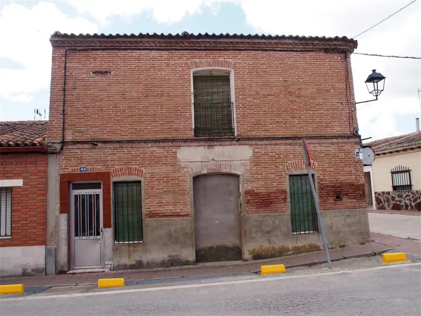 Vista exterior de Casa adosada en venda en Ataquines