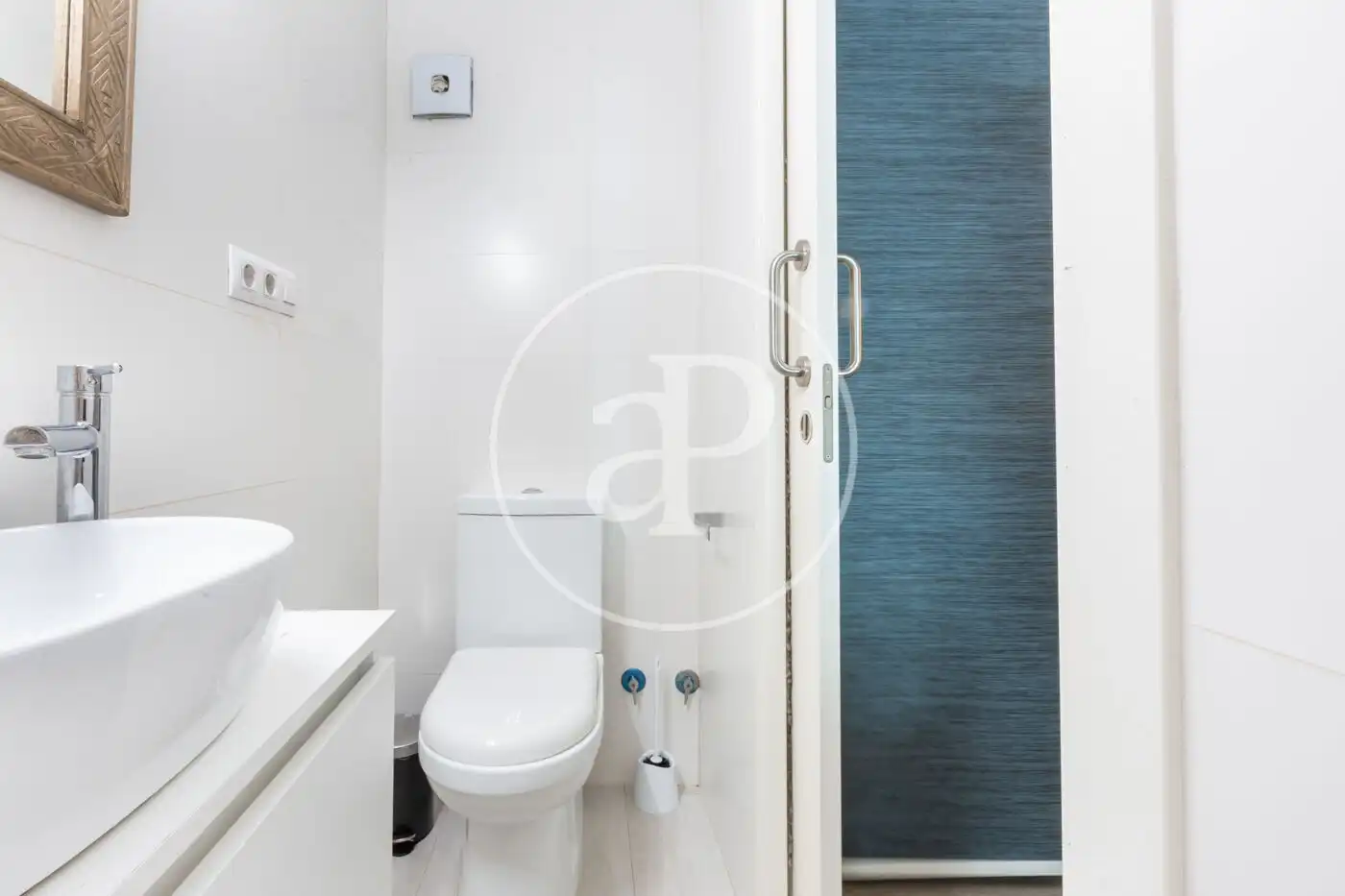 Bathroom of Flat for sale in Valencia  with Air Conditioner, Heating and Terrace