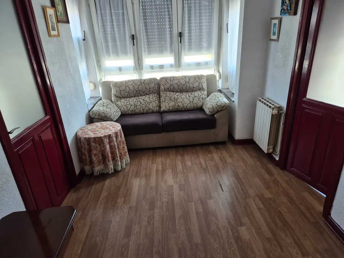 Sala d'estar de Casa adosada en venda en Camargo amb Calefacció i Terrassa