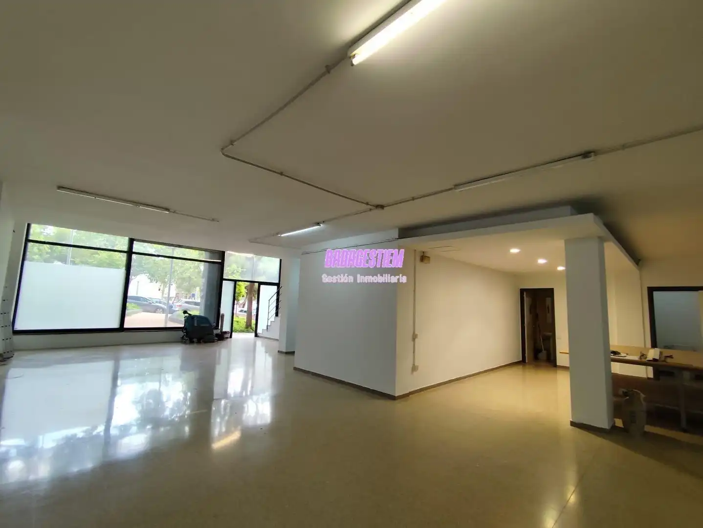 Local comercial en venta en Montigalà - Sant Crist