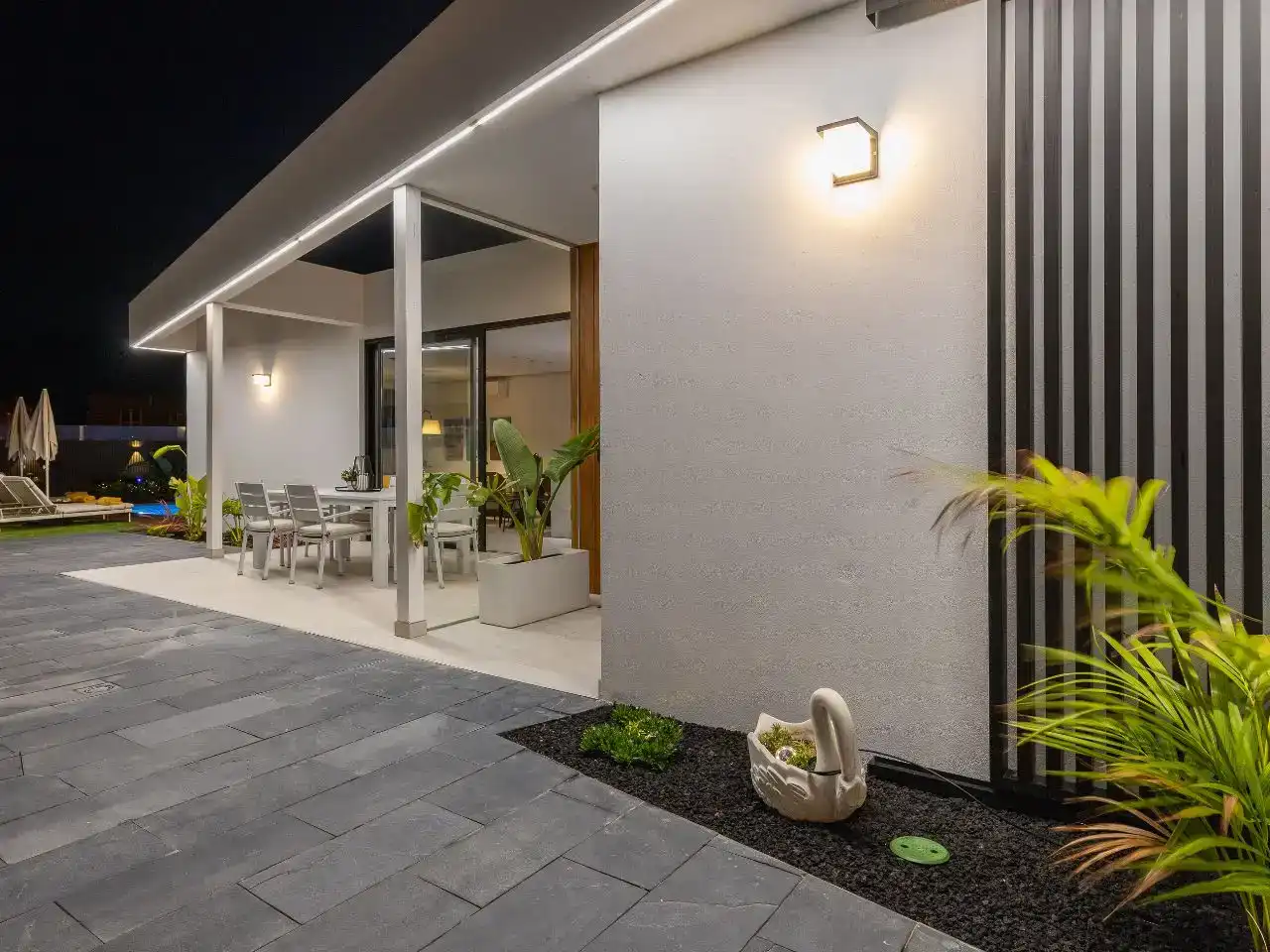 Terrace of Detached homes for rent in Antigua  with Air Conditioner and Swimming Pool