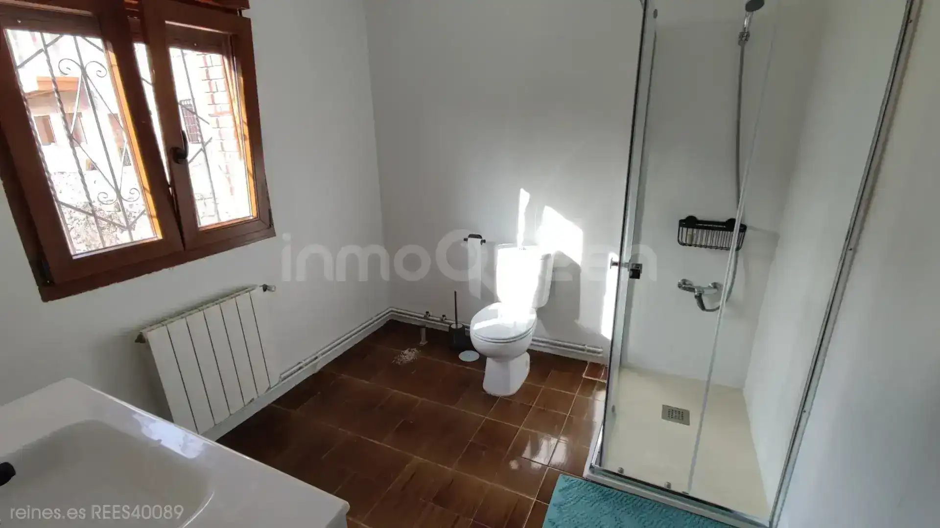 Bathroom of Houses for sale in Peñarrubia  with Heating, Private garden and Furnished