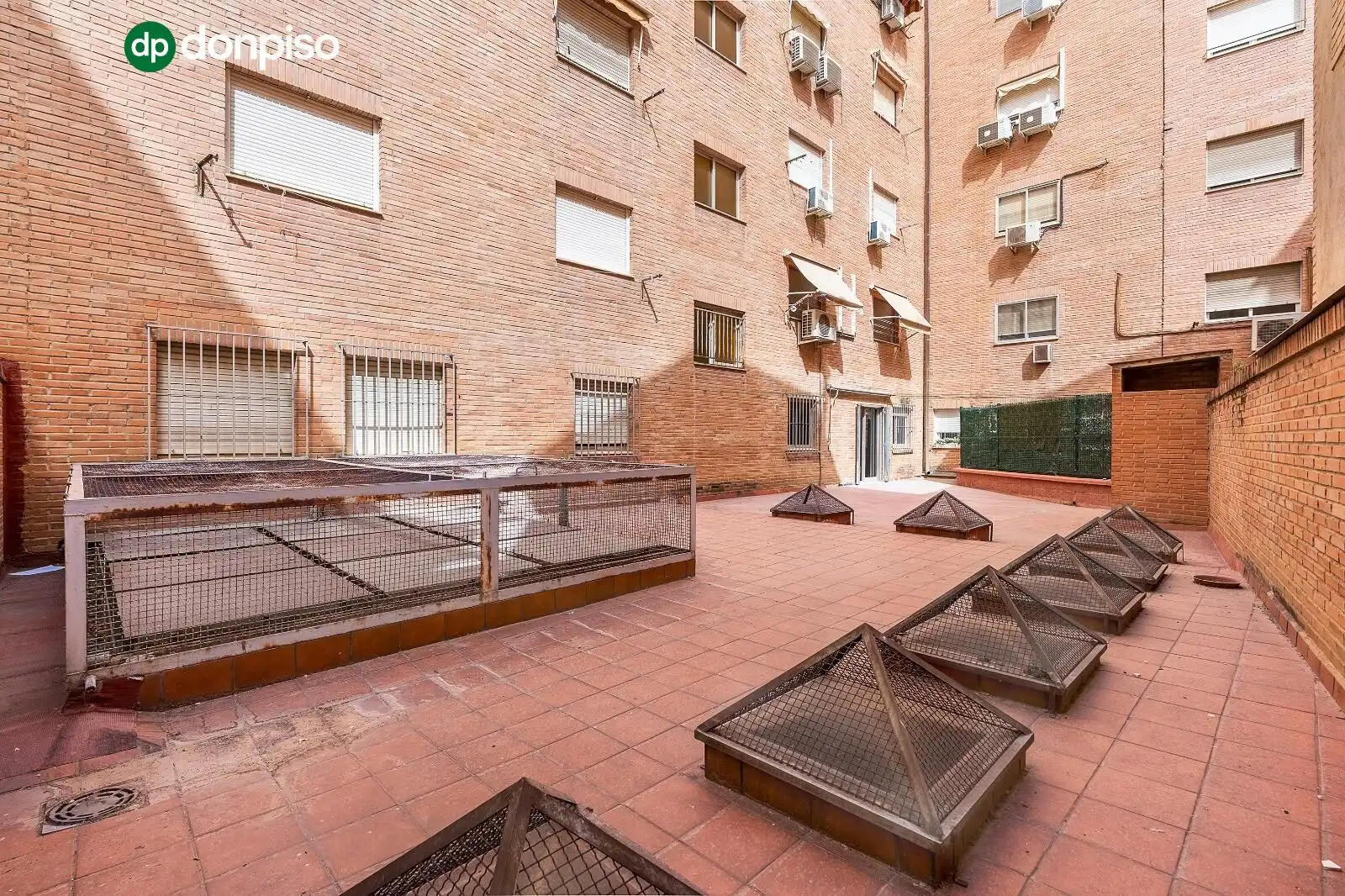 Vista exterior de Piso en venta en Granada