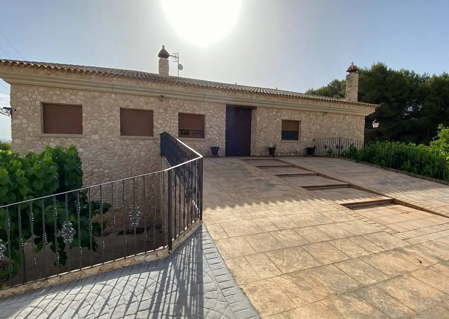 Vista exterior de Casa o xalet en venda en Villena amb Terrassa