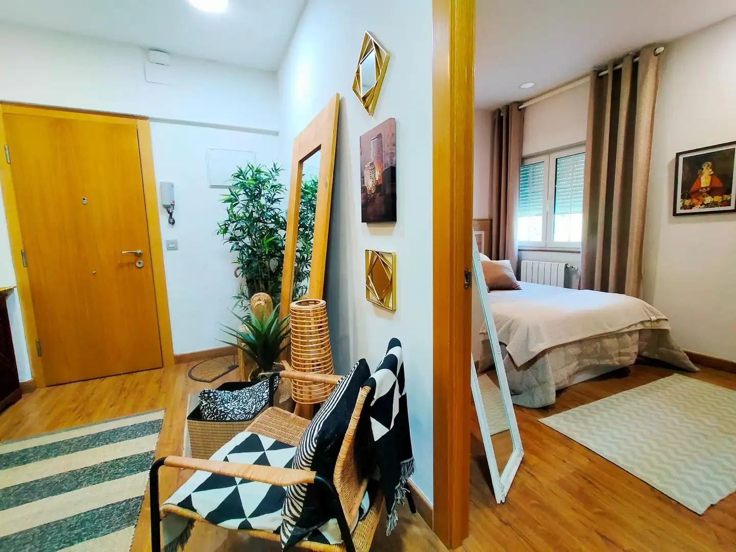Schlafzimmer von Dachboden zum Verkauf in Pravia mit Heizung, Terrasse und Möbliert