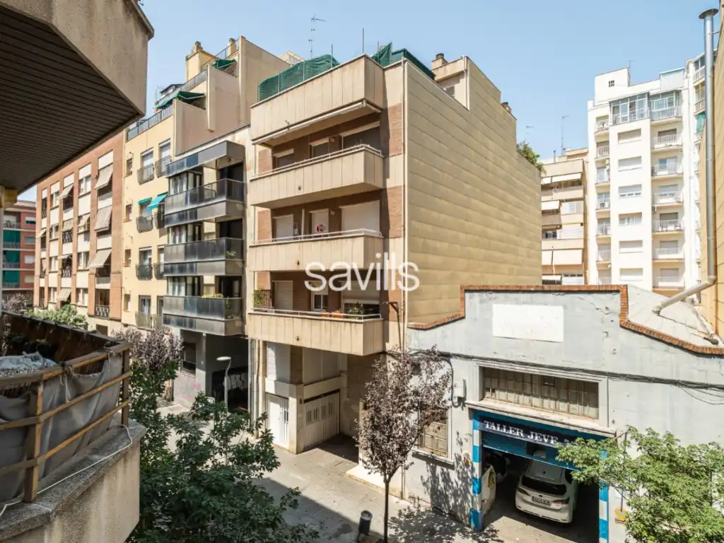 Vista exterior de Apartament en venda en L'Hospitalet de Llobregat amb Aire condicionat
