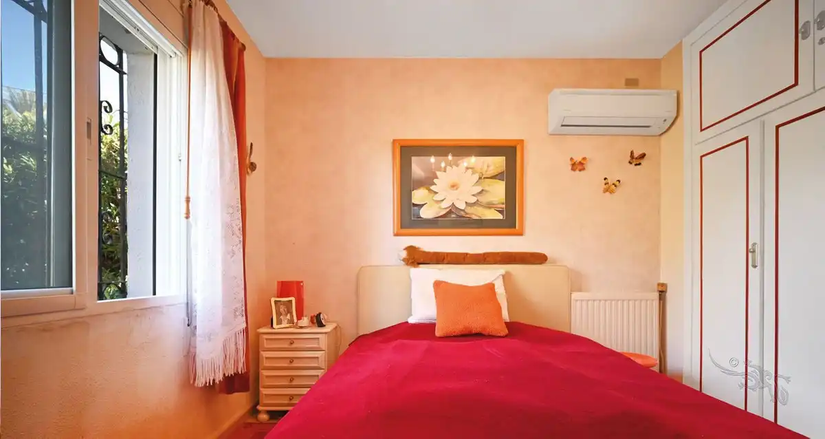 Dormitori de Casa o xalet en venda en Marbella amb Jardí privat