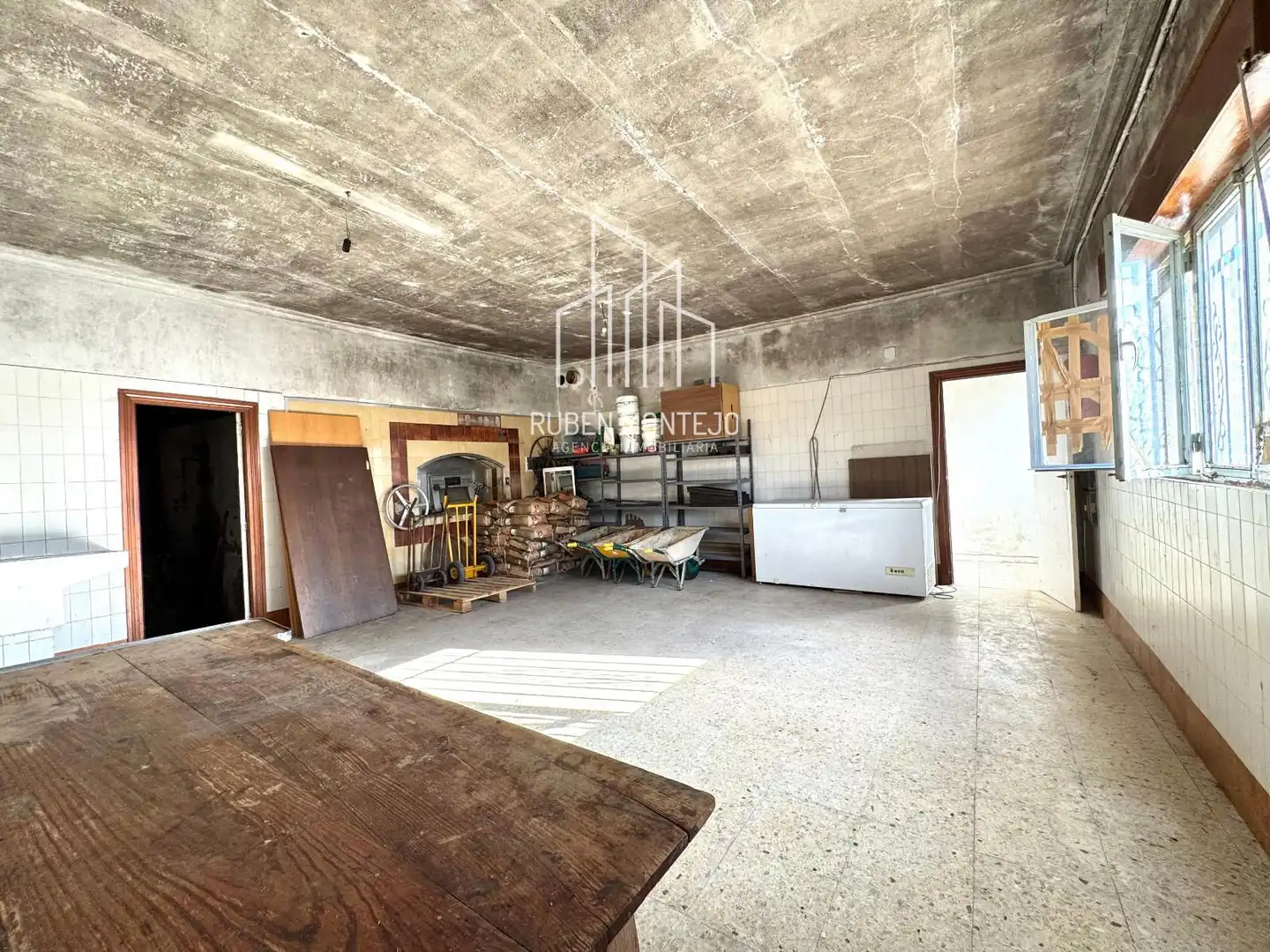 Local en venta en Gomecello con Terraza