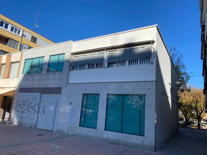 Vista exterior de Local en venda en  Madrid Capital