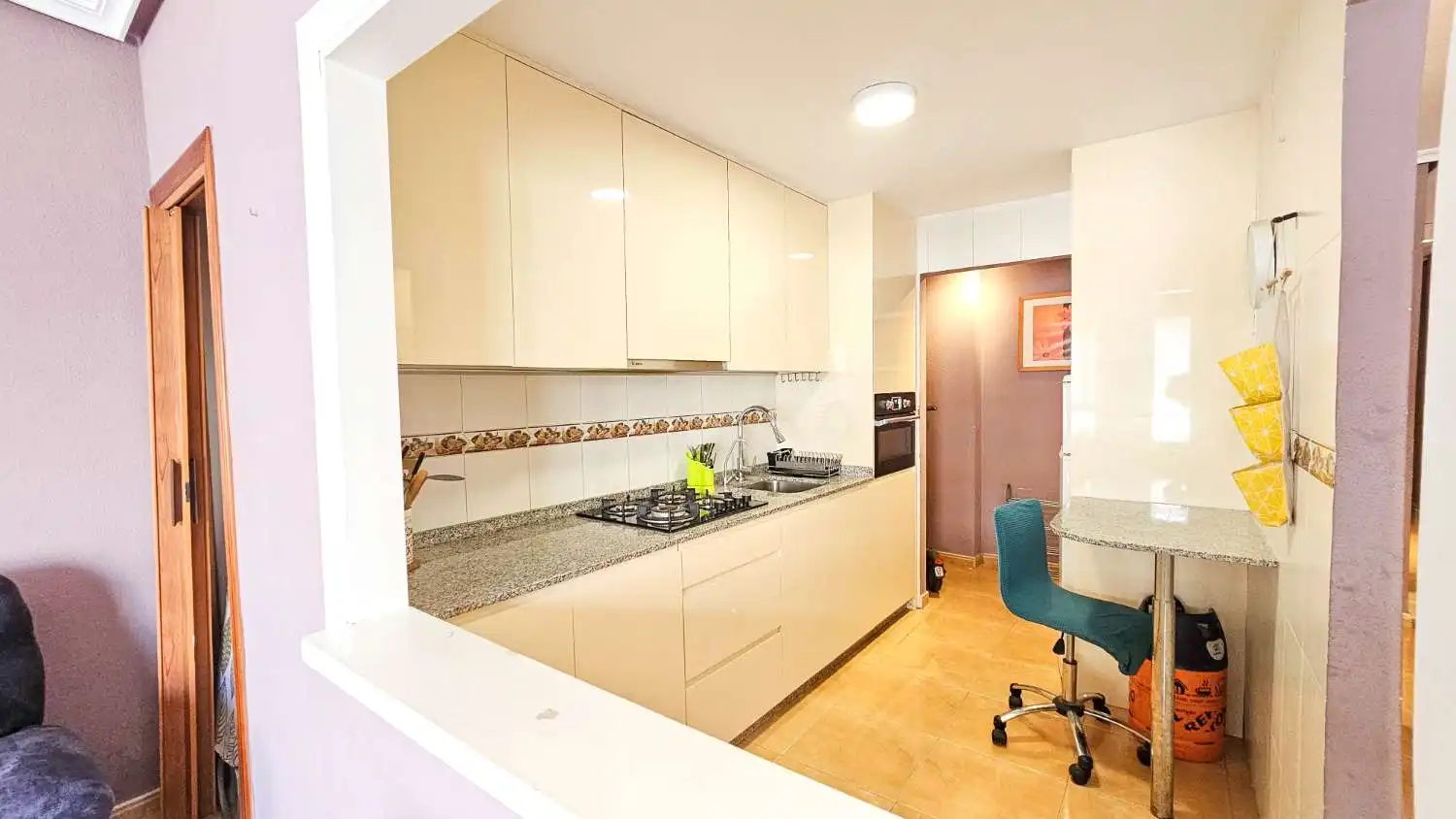 Cocina de Apartamento en venta en Torrevieja con Aire acondicionado, Calefacción y Terraza