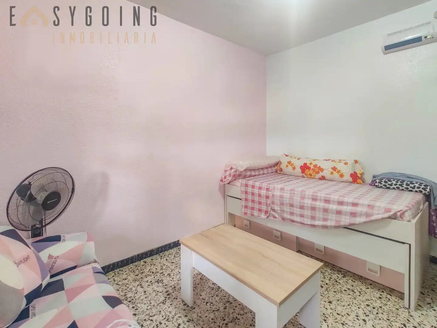 Habitación de Edificio en venta en Santa Pola