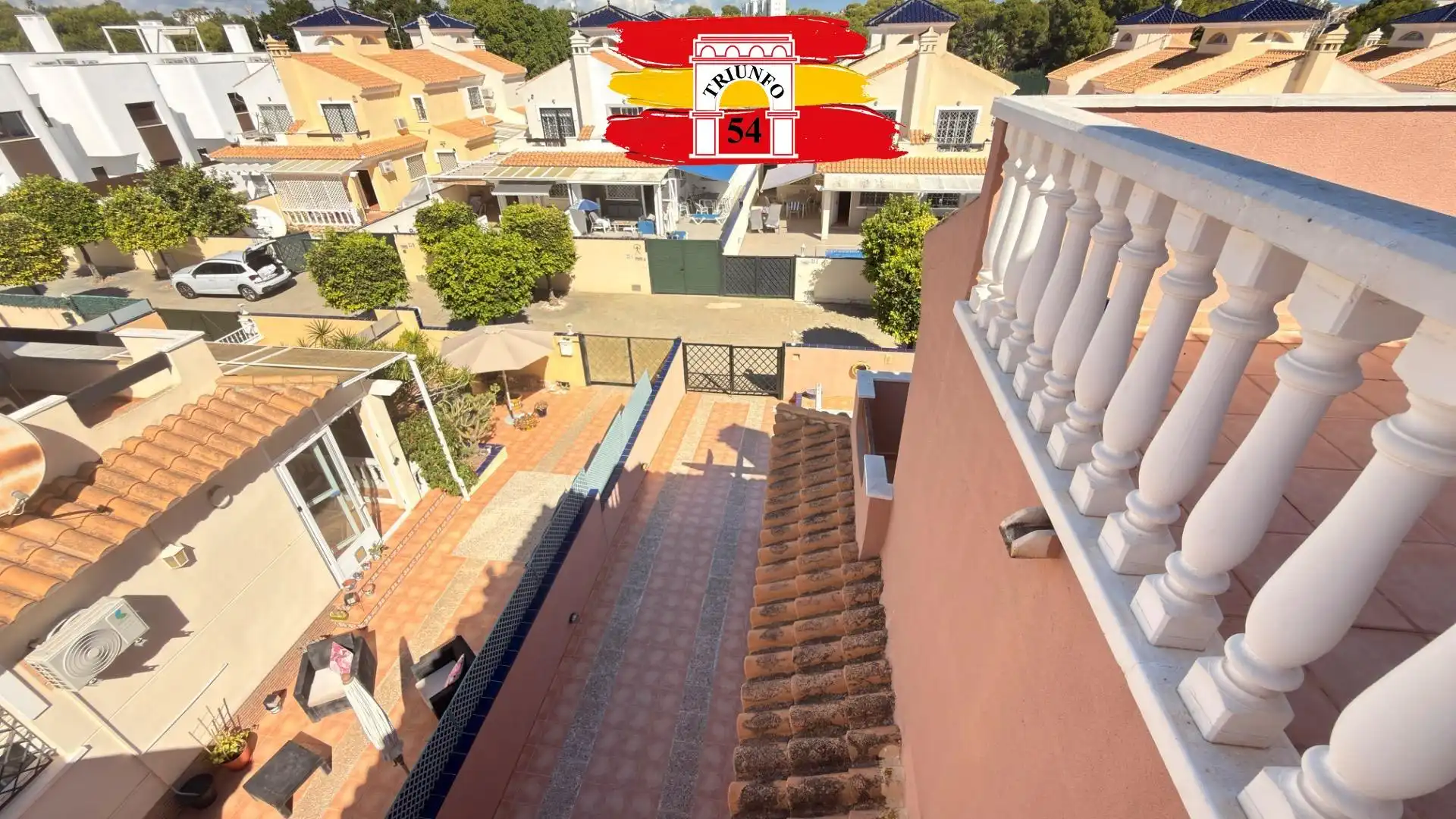 Vista exterior de Casa adosada en venta en Pilar de la Horadada con Aire acondicionado, Jardín privado y Amueblado