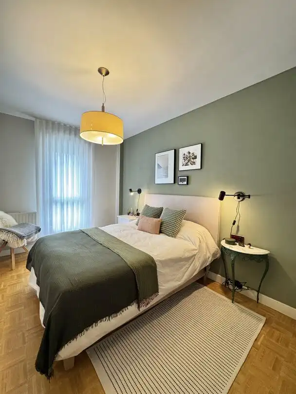 Habitación de Piso en venta en Donostia - San Sebastián  con Calefacción y Balcón