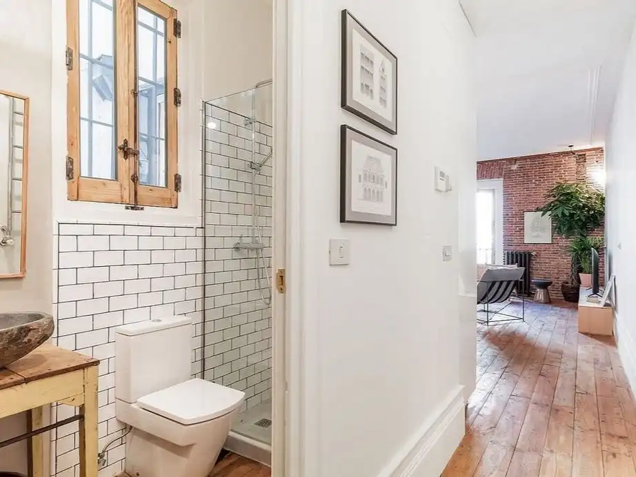 Bathroom of Apartments for rent in Badalona  with Parquet flooring, Storage room and Furnished