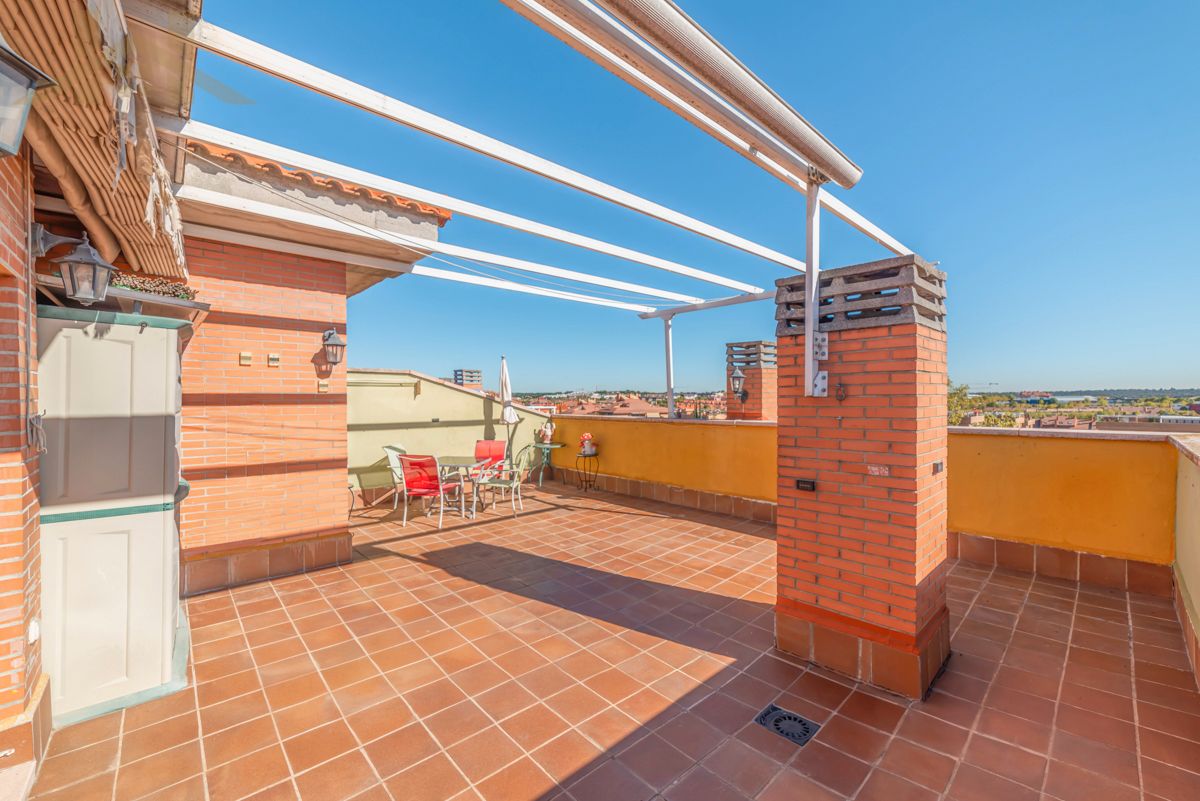 Terrace of Flat for sale in Boadilla del Monte  with Air Conditioner, Heating and Parquet flooring
