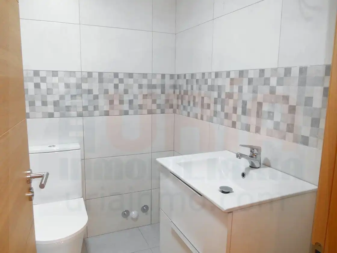 Bany de Pis de lloguer en Oviedo  amb Calefacció, Parquet i Forn