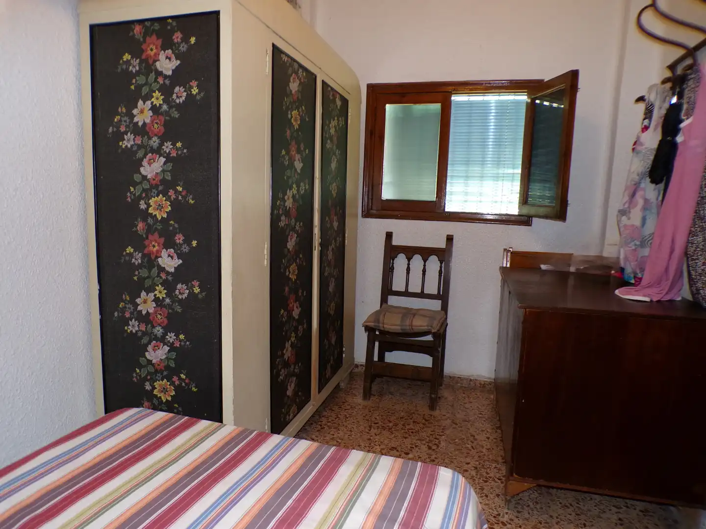 Dormitori de Casa o xalet en venda en Tavernes Blanques amb Jardí privat