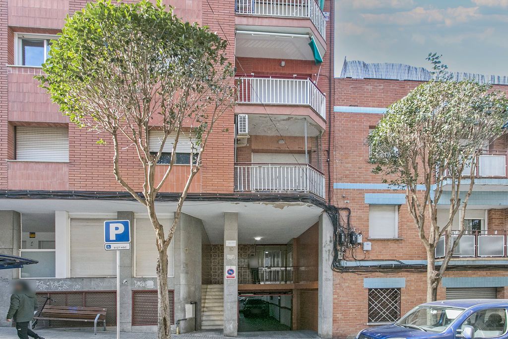 Vista exterior de Pis en venda en Rubí