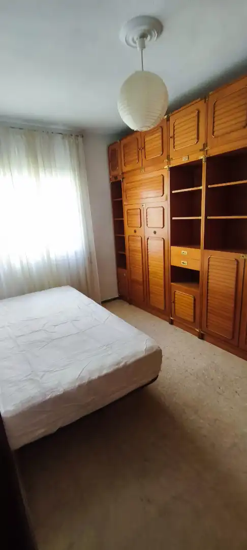 Dormitori de Pis de lloguer en Córdoba amb Aire condicionat, Terrassa i Moblat