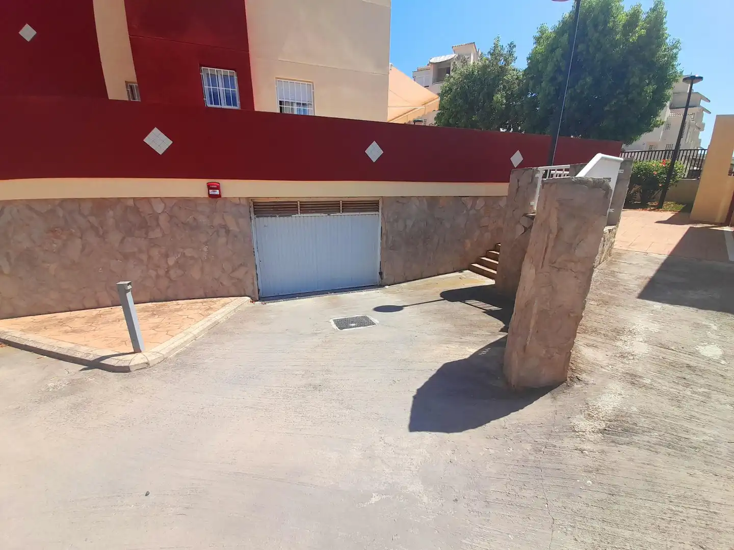 Parkplatz von Wohnungen zur Miete in Dénia mit Klimaanlage, Heizung und Privatgarten