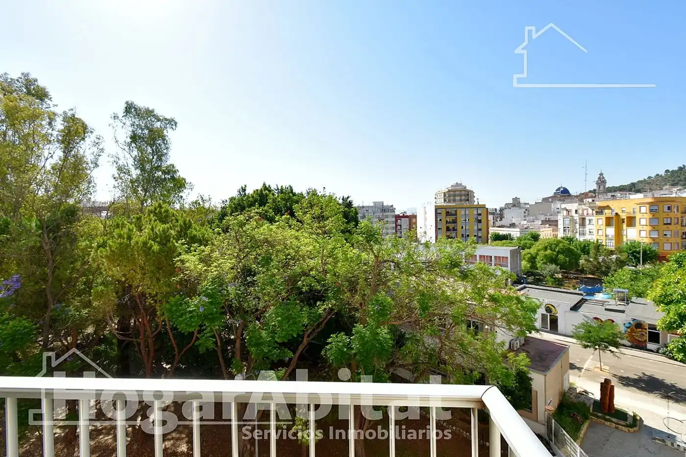 Außenansicht von Wohnung zum Verkauf in Oliva mit Klimaanlage, Heizung und Terrasse