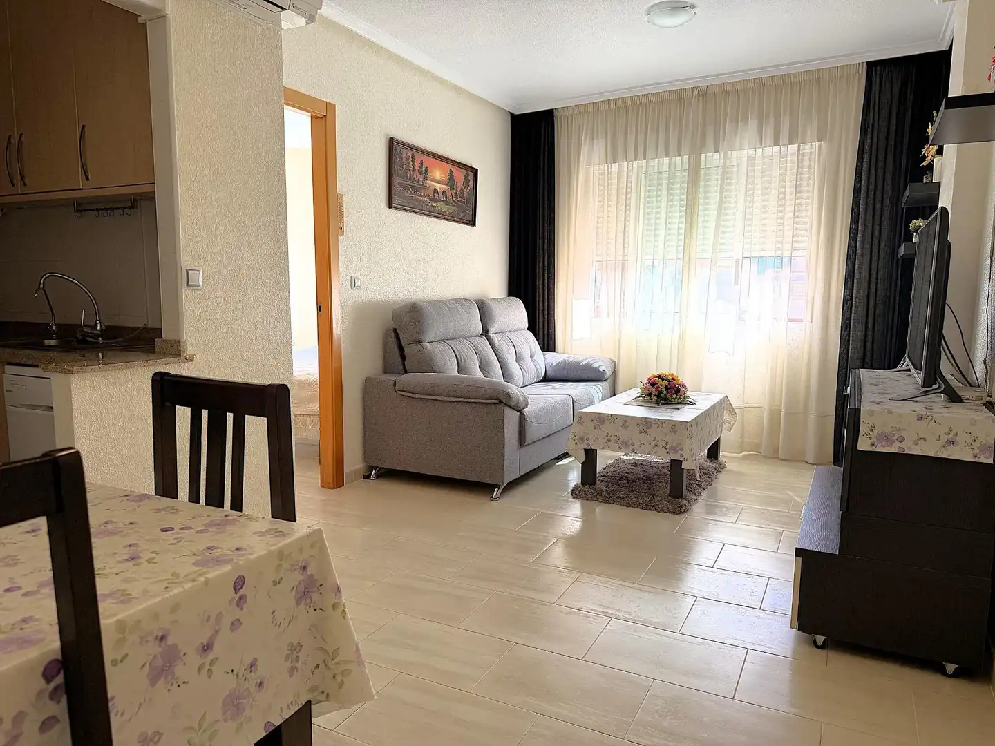 Sala de estar de Apartamento en venta en Torrevieja con Aire acondicionado, Terraza y Amueblado