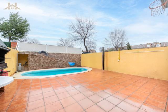 Casa adosada en Venta en Calle Ontígola en Ugena