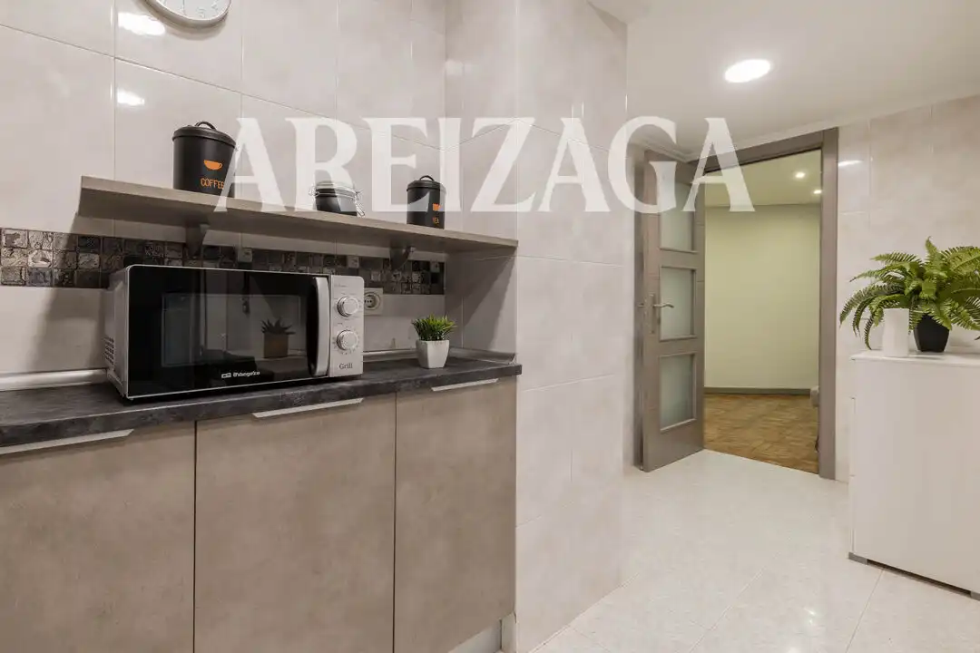 Cocina de Piso en venta en Donostia - San Sebastián  con Calefacción, Terraza y Balcón