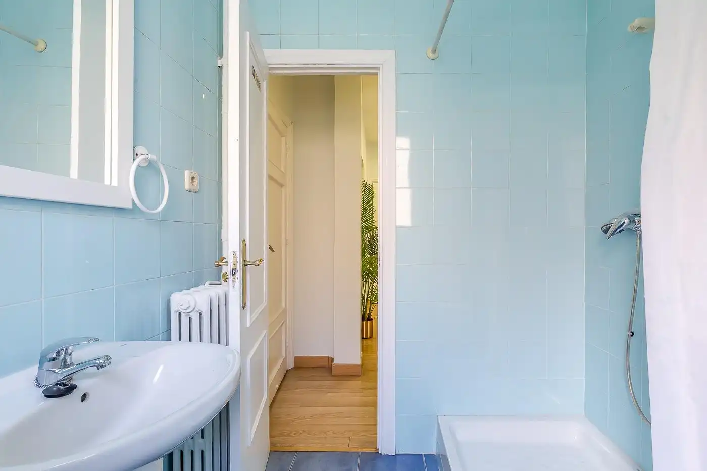 Bathroom of Office for rent in Madrid  with Heating