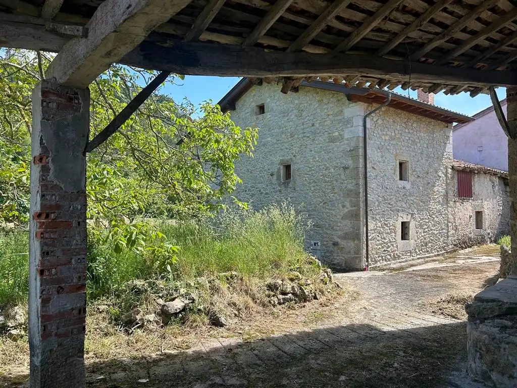 Vista exterior de Casa adosada en venta en San Vicente de la Barquera con Jardín privado y Balcón