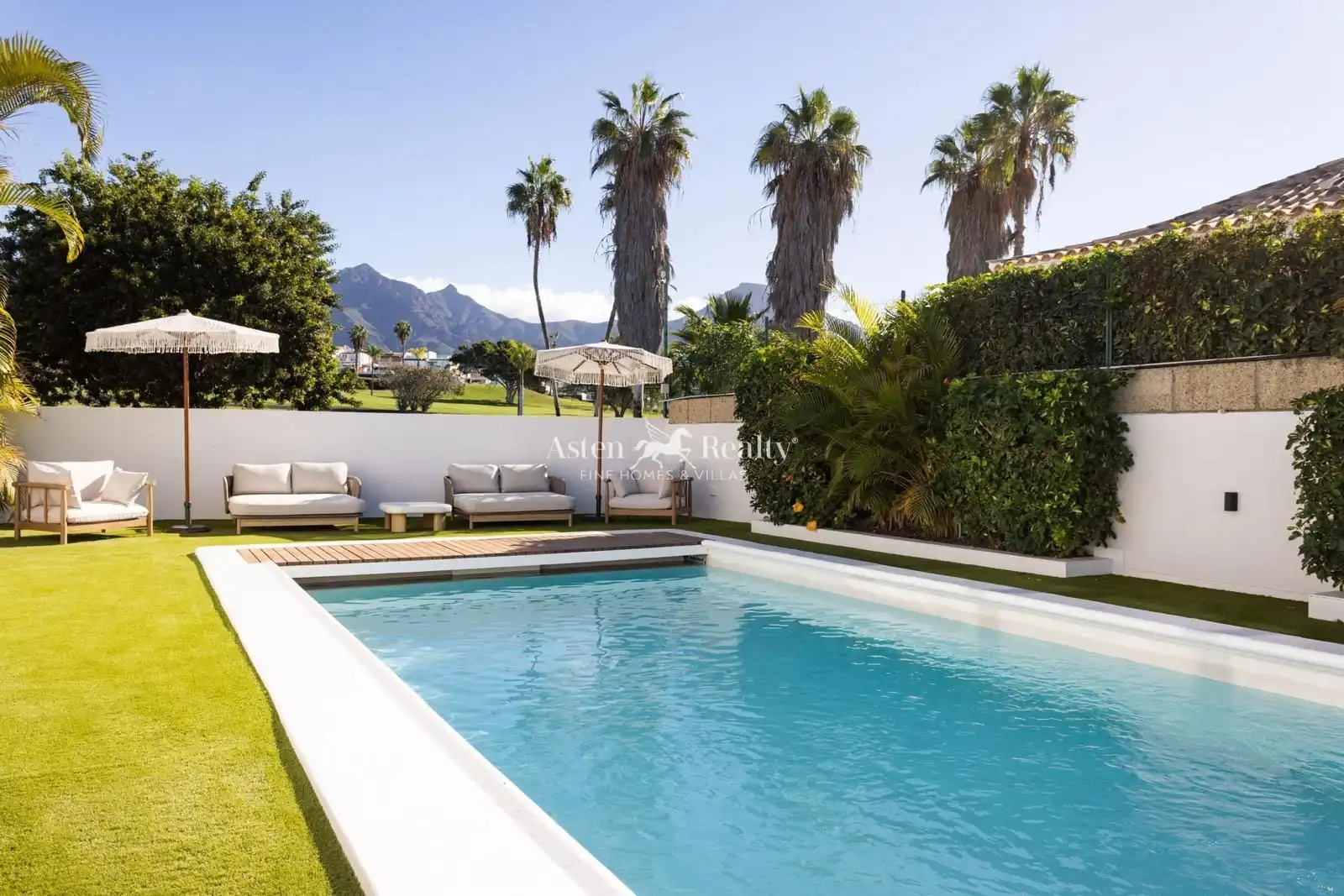 Casa con piscina en venta en Samarin
