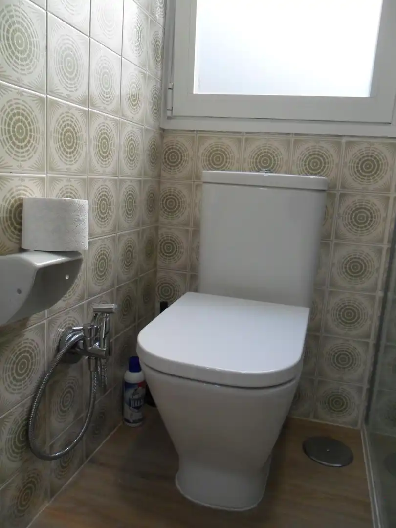 Badezimmer von Dachboden zur Miete in Maracena mit Terrasse, Abstellraum und Möbliert