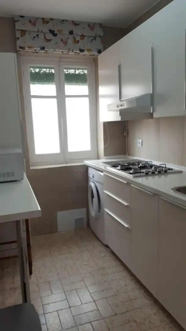 Cuina de Pis de lloguer en Granada amb Aire condicionat i Moblat